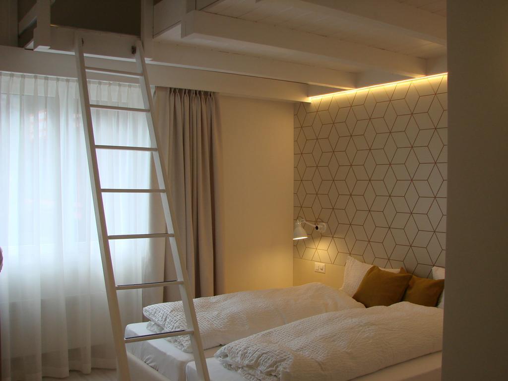 Hotel Restaurant Flaschen Albinen Rom bilde