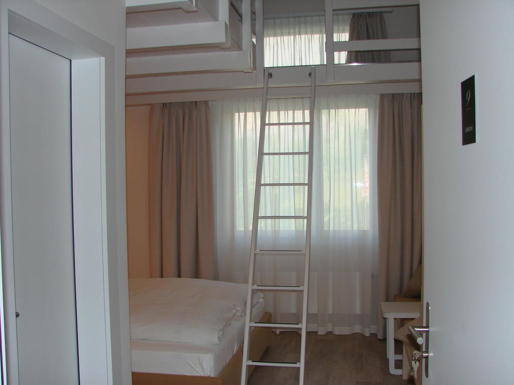 Hotel Restaurant Flaschen Albinen Rom bilde